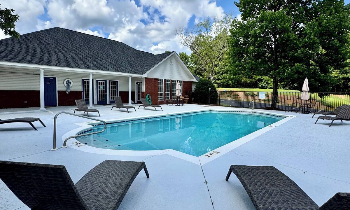Greenville Apartment | Chic 2-bedroom apartment with fitness room and Pool in welcoming Greenville