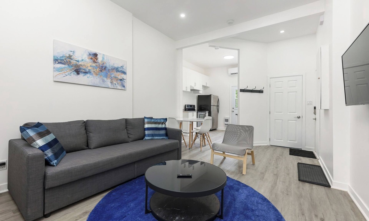 Plateau Mont Royal Condo | Chic 2-Bedroom Apartment in the Heart of the City’s Vibrant Hub