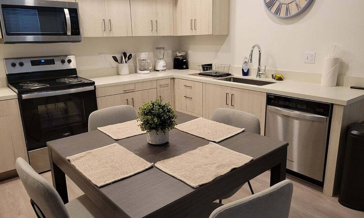 Brentwood Apartment | Chic 2-bedroom apartment with WiFi, AC in welcoming Brentwood