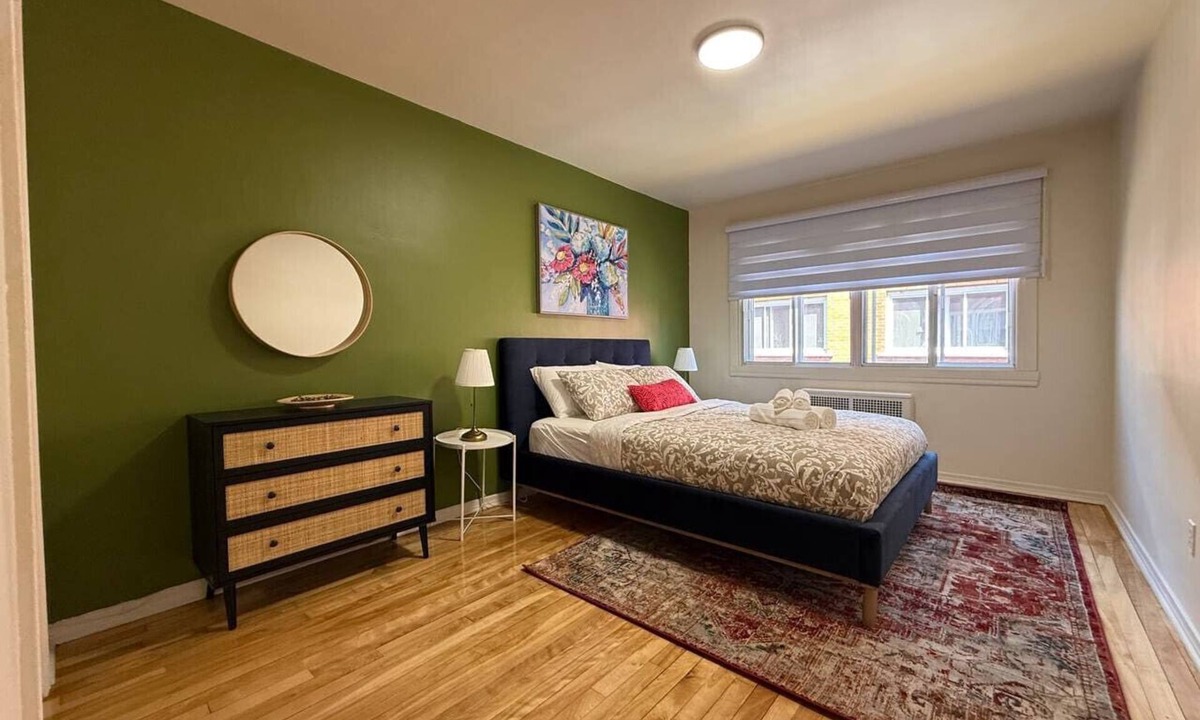 Cote-Des-Neiges—Notre-Dame-De-Grace Apartment | Chic 2 bedroom apartment in Montreal