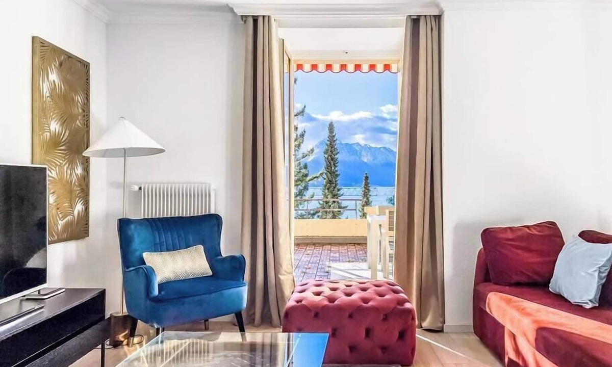 Territet Apartment | Chic 2 bedroom apartment near Chillion castle
