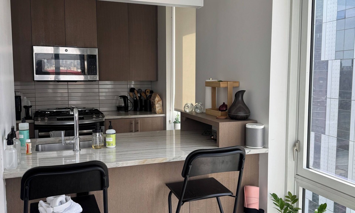 Downtown Brooklyn Apartment | Chic 2-bedroom apartment overlooking Manhattan