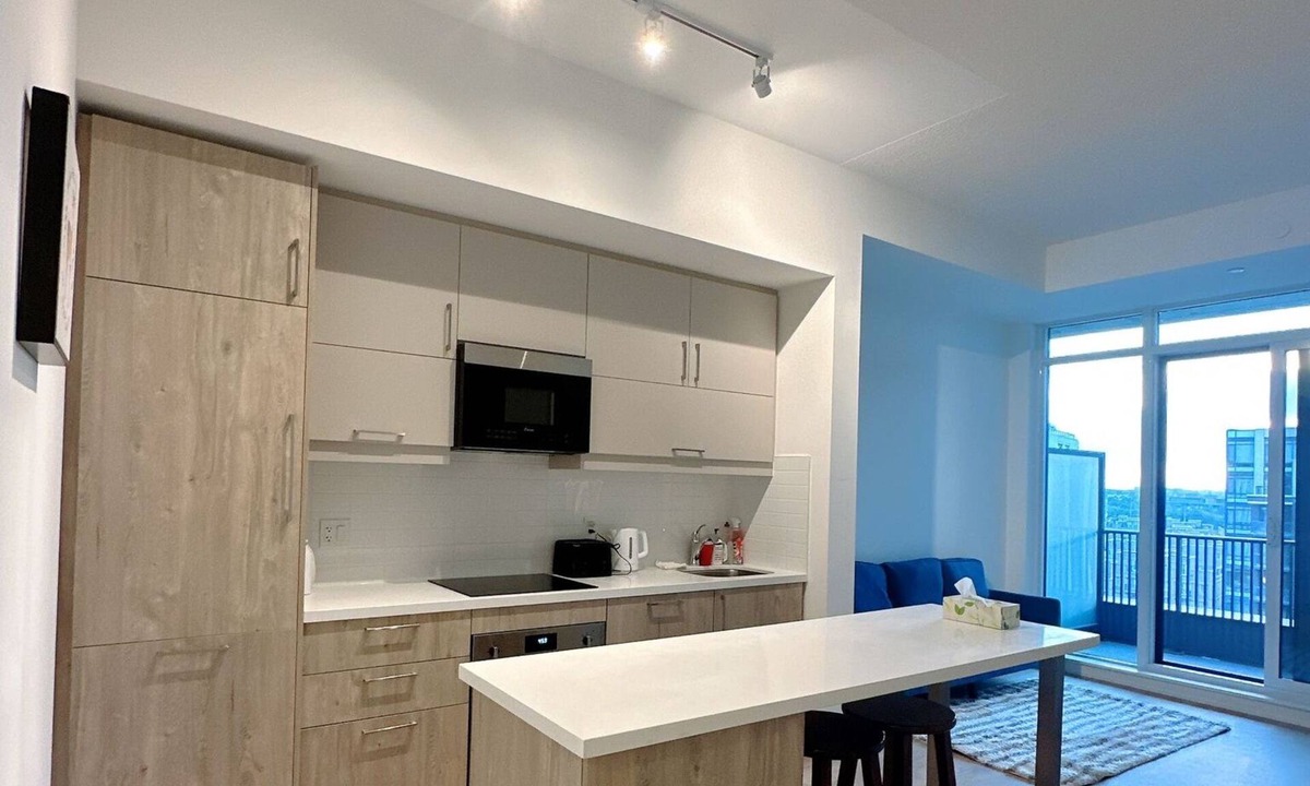 Unionville Apartment | Chic 2-bedroom apartment room, free parking in Downtown Markham