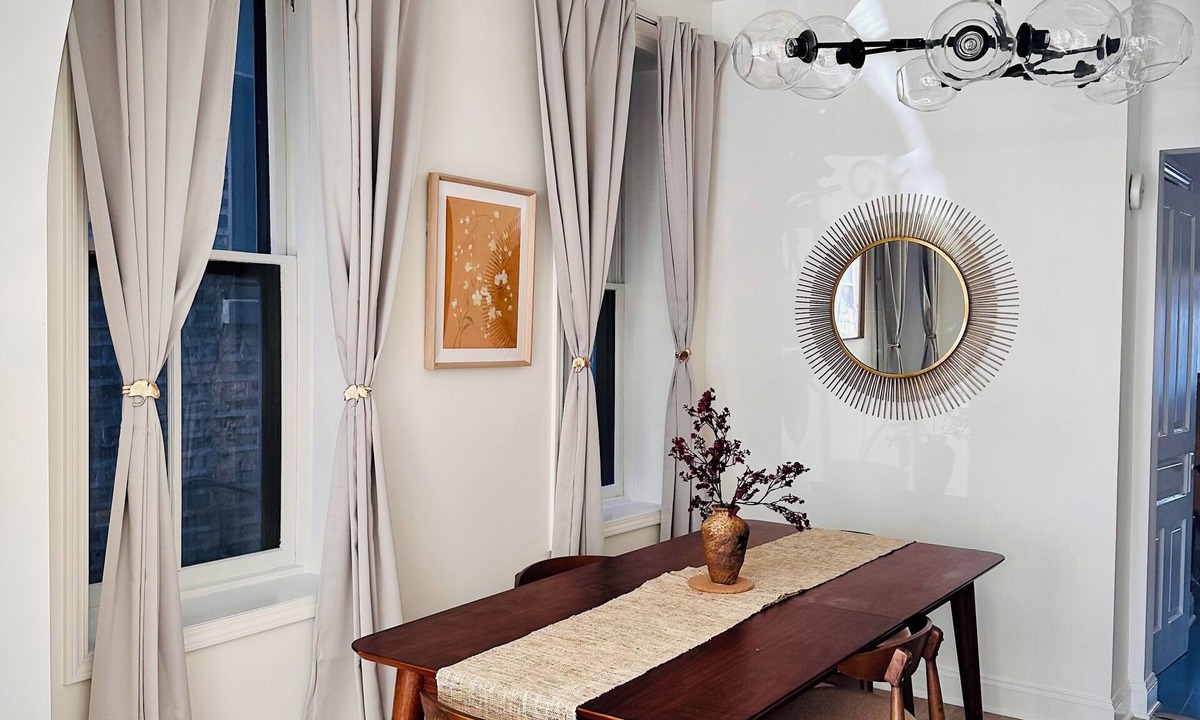 West Bucktown Apartment | Chic 2-bedroom apartment w/free parking, quiet Bucktown, Walker/Biker paradise