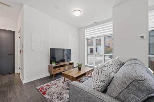 Harwood Apartment | Chic 2-Bedroom Apartment with Parking