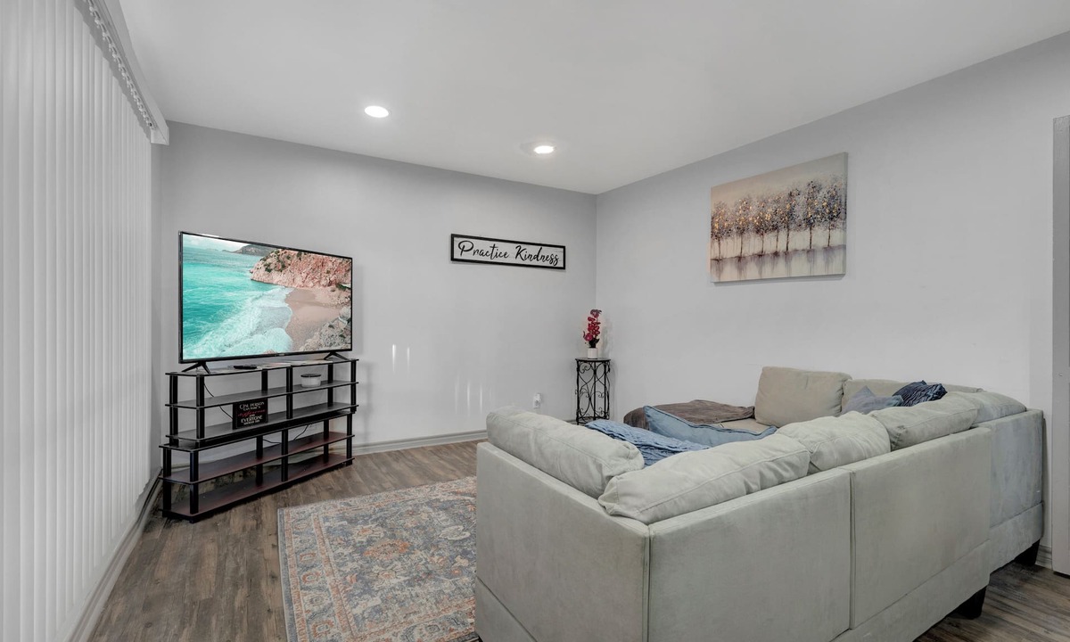 Junius Heights Apartment | Chic 2-bedroom apartment with WiFi, AC in vibrant Dallas
