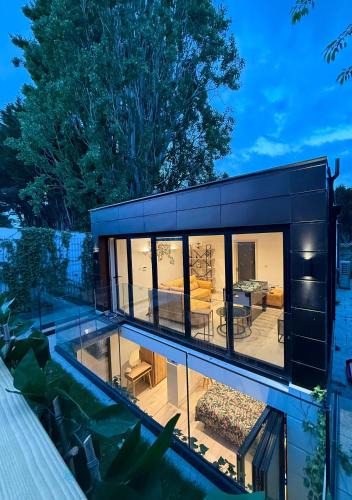 South Woodford House | Chic 2 Bedroom Modern Cave House