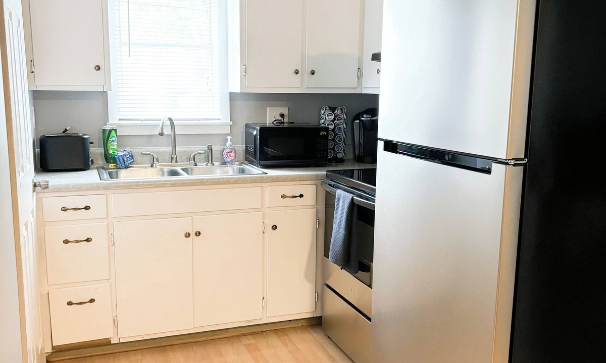 Piqua Apartment | Chic 2-Bedroom Retreat With 2 TV’s