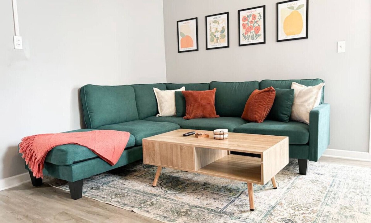 Piqua House | Chic 2-Bedroom Retreat With 2 TV’s