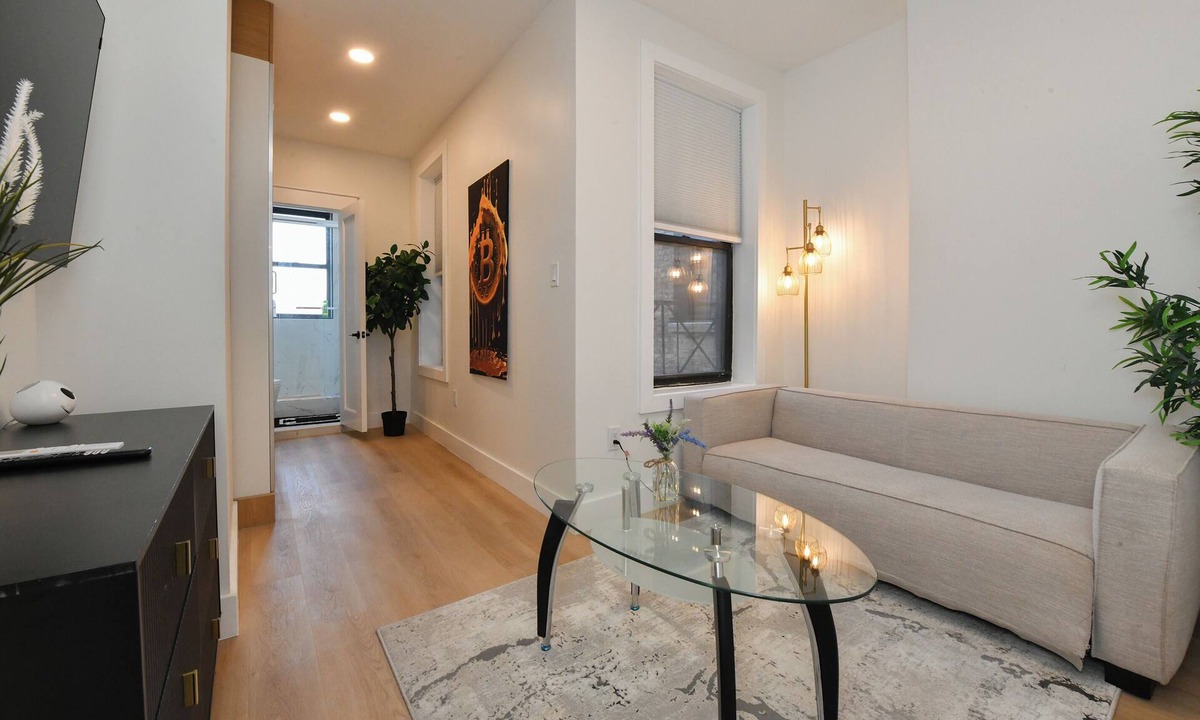 Manhattan Valley Apartment | Chic 2 BR Stay-Steps from Central Park