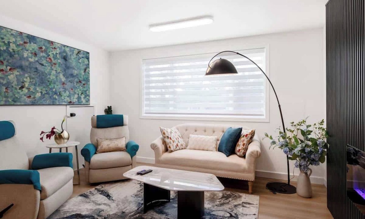 Renton House | Chic 2B1B Lower Unit – Renovated w/Designer Flair