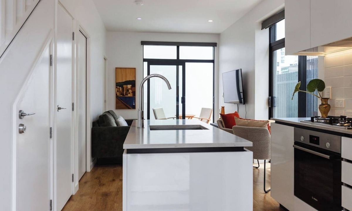 Te Aro Apartment | Chic 2BR Apartment | Secure Gated Complex in CBD