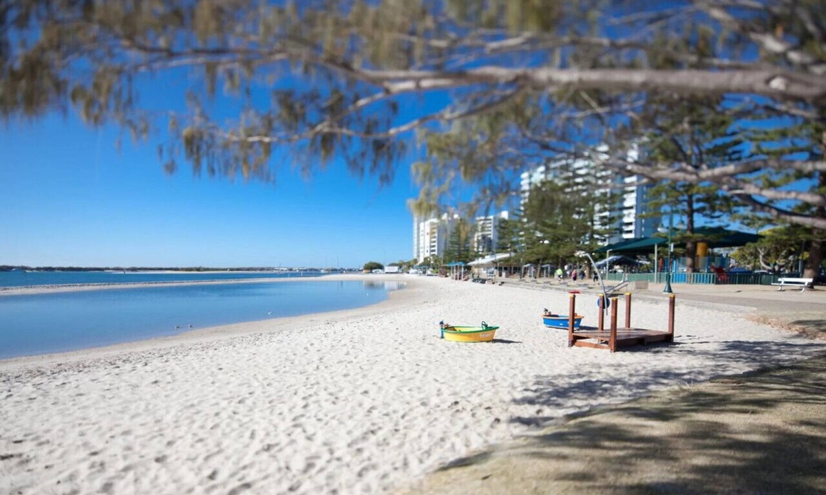 Biggera Waters Apartment | Chic 2BR Apt Near Beach