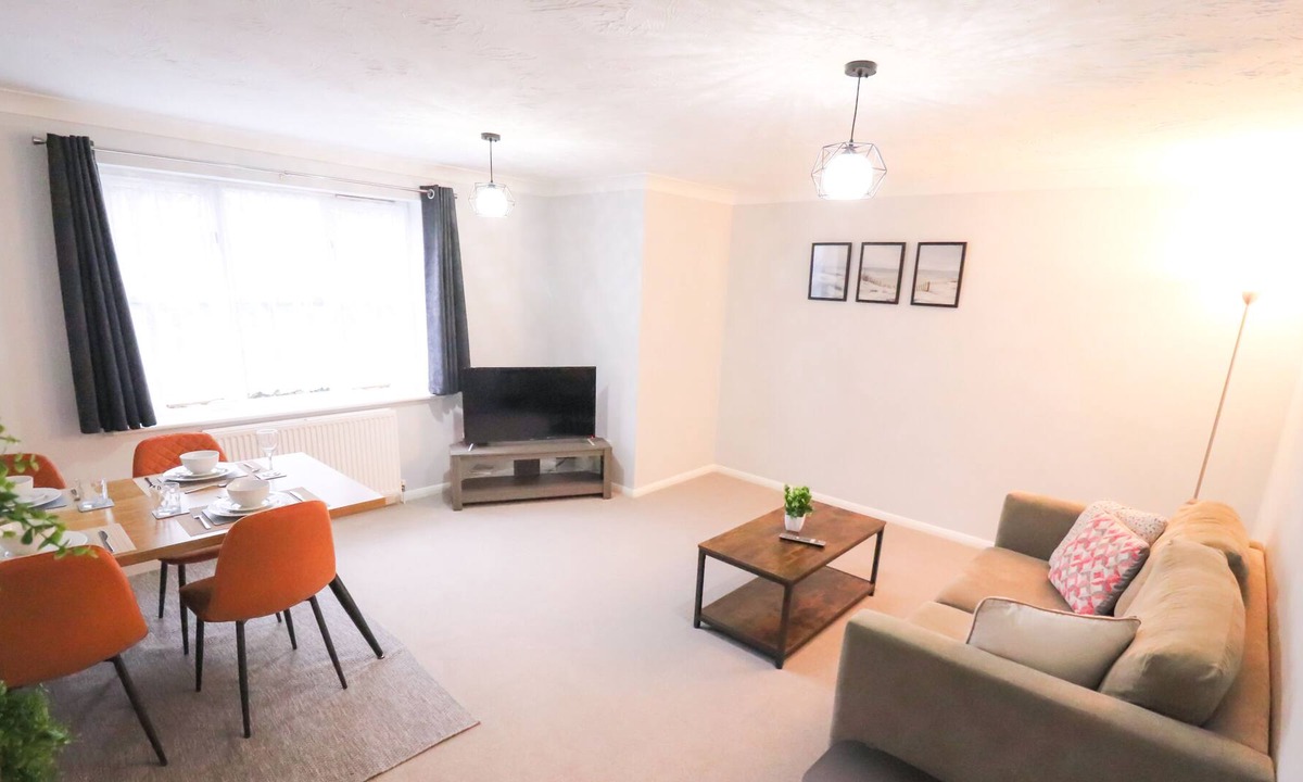 Bishop's Stortford Apartment | Chic 2BR Flat in Bishop's Stortford