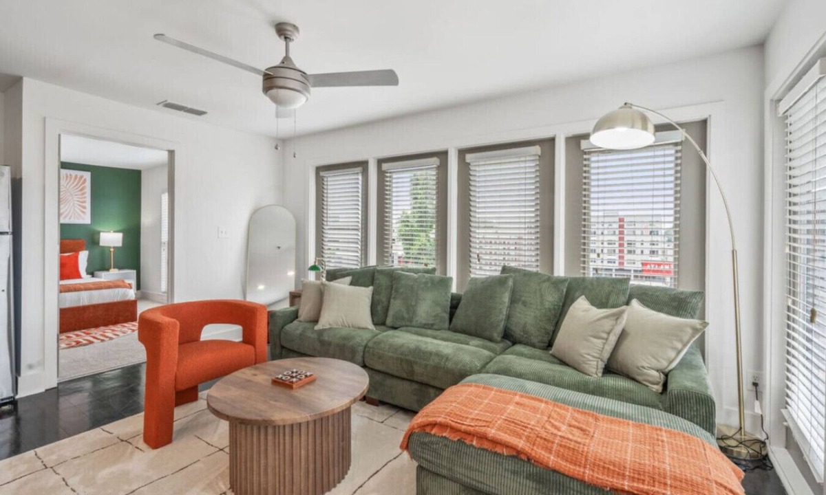 Reynoldstown Apartment | Chic 2BR | King Bed |Balcony| Krog Mrkt | Beltline