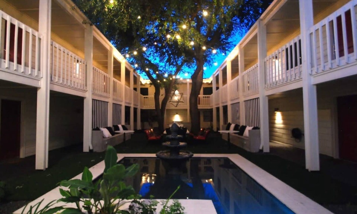 Brentwood Apartment | Chic 2BR Near Triangle With King Beds Fast Wifi