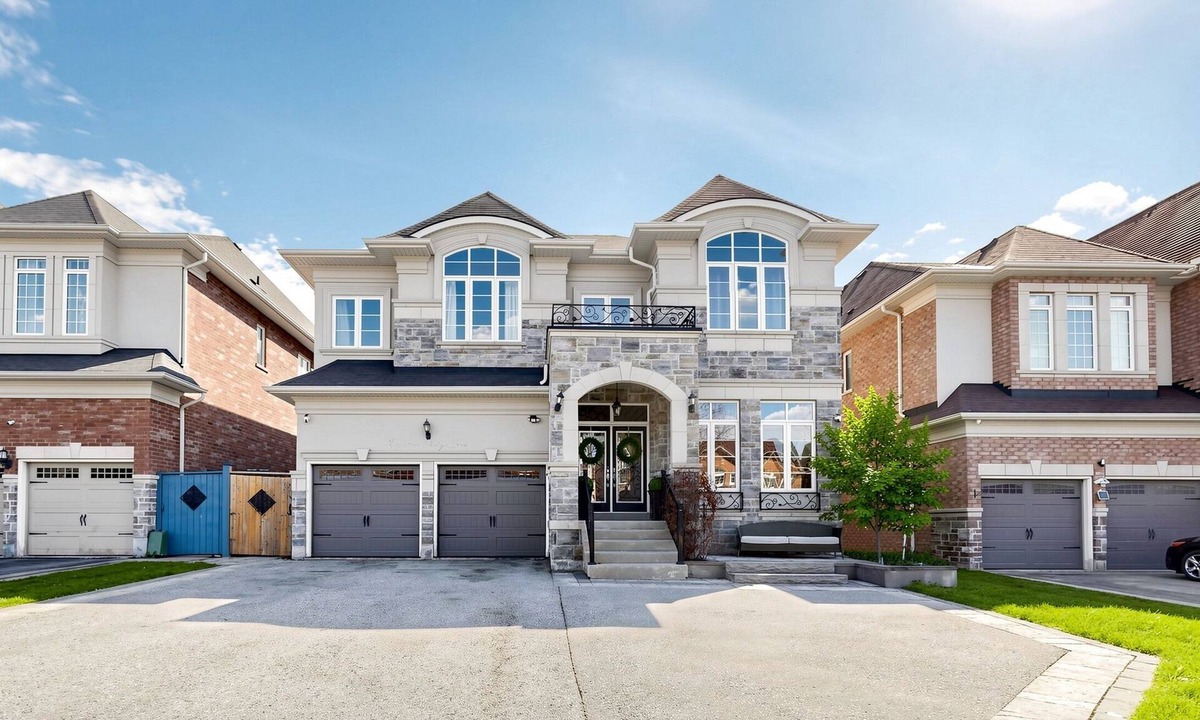 Pickering House | Chic 2BR Suite Stylish Stay w/Kitchen + Backyard