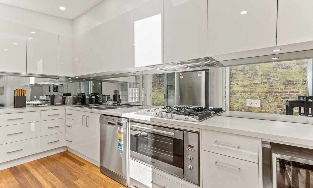 Annandale House | Chic 3-Bed House with a Cosy Courtyard