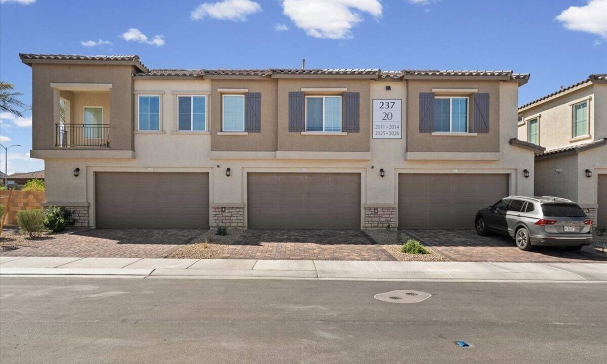 Calico Ridge House | Chic 3-bedroom townhome with AC in Henderson