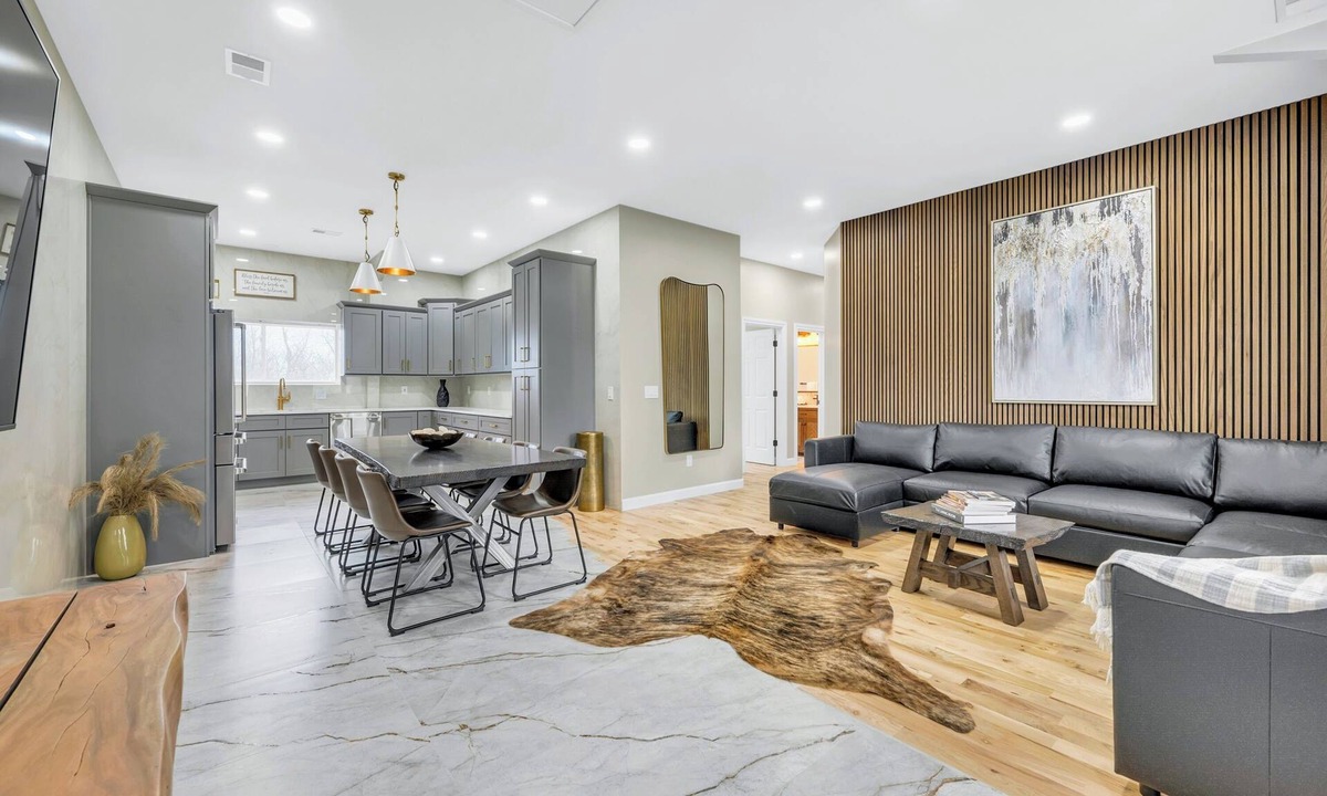 Farmington Hills Apartment | Chic 3-Bedrooms Haven Dream Home Farmington Hills