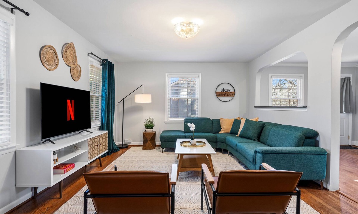 Southwest Raleigh House | Chic 3BR Retreat Firepit Minutes to NC State
