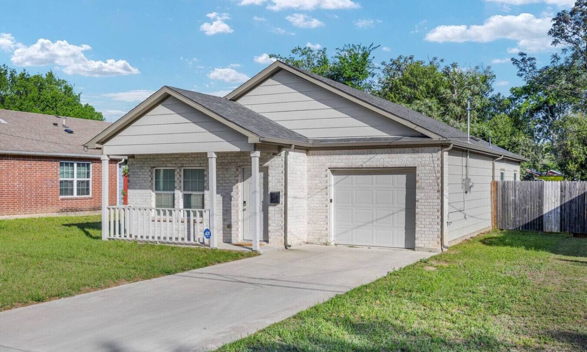 Dallas House | Chic 3BR Stay Mins to Downtown & Uptown (C)