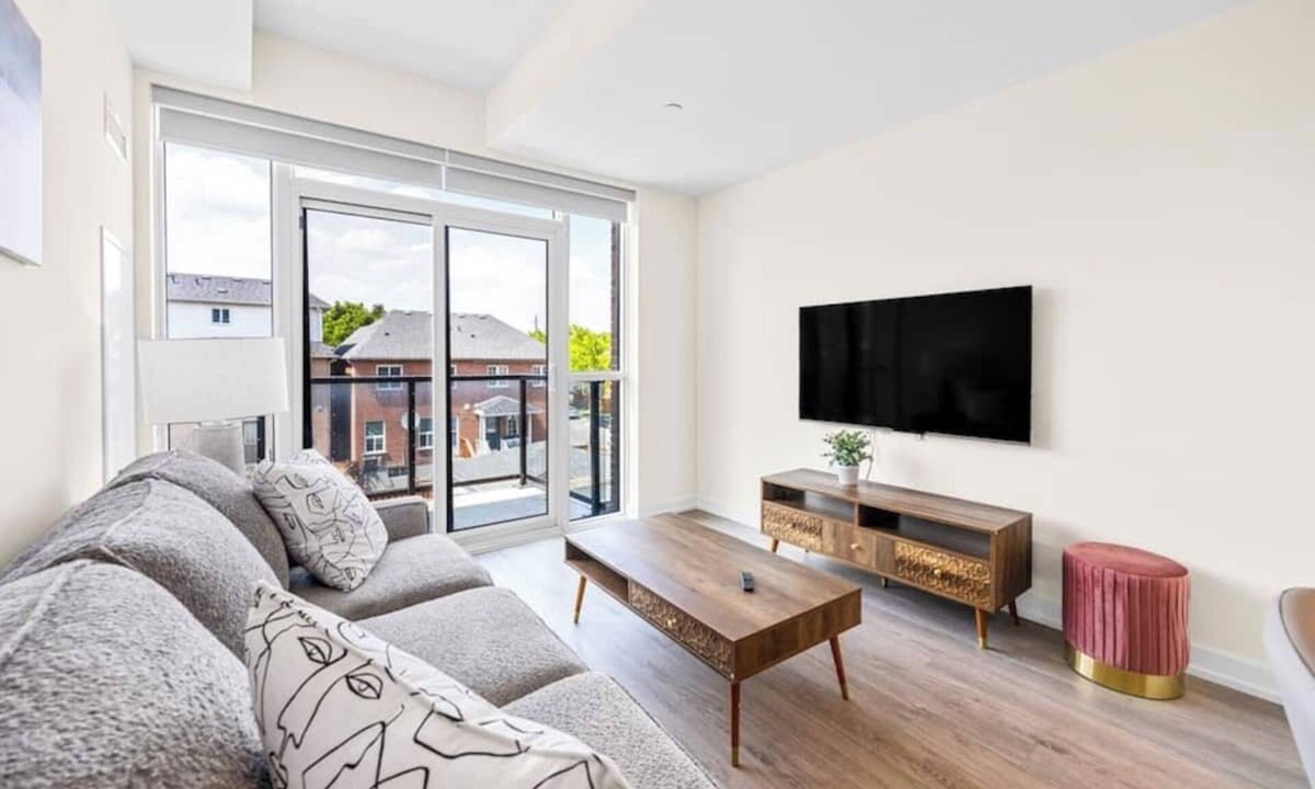 Harwood Hotel | Chic 3BR Urban Retreat with Panoramic City Views