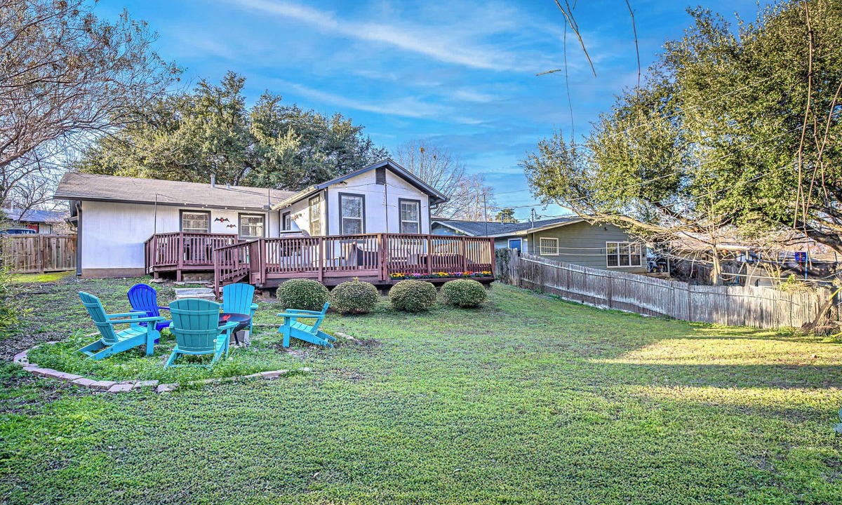 Parker Lane House | Chic 4 BDR for 9 Near DT & Mins to Lady Bird Lake!