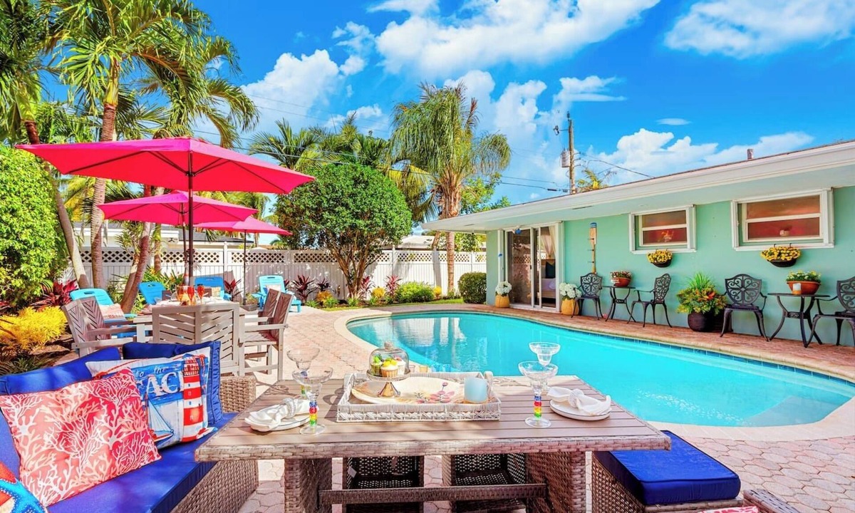 Fort Lauderdale House | Chic 4BR Htd Pool, 5 min to beach, PAC-MAN, Games