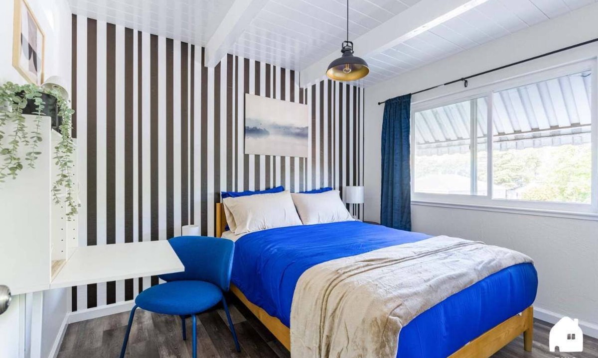 Poets Corner Apartment | Chic Abode Central Berkeley 2BR | Near UC & Parks + Parking