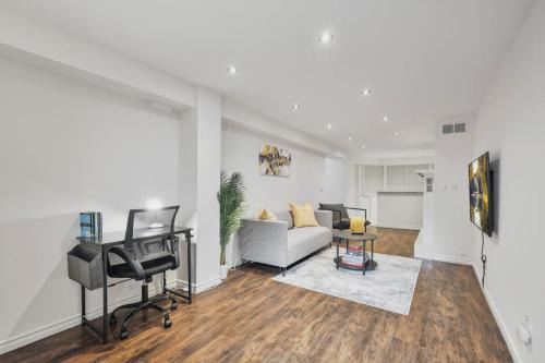 Whitby Apartment | Chic and Bright 1BR Apt with Free Wifi and Parking
