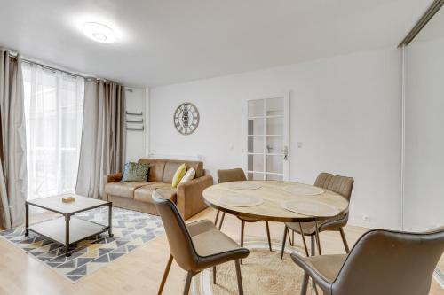 Saint-Germain-en-Laye Apartment | Chic and spacious apart with parking