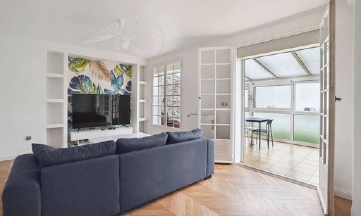 Morangis Villa | Chic and spacious apartment with great view