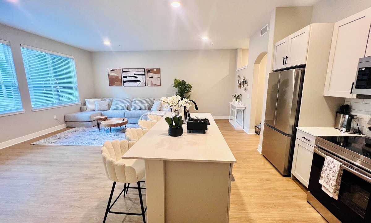 Towson Apartment | Chic Apartment Facing Towson Mall