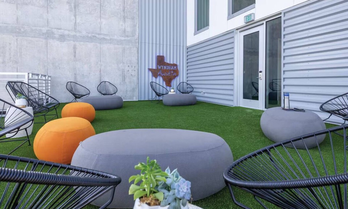 West End Hotel | Chic Austin Resort Conveniently Located Downtown!