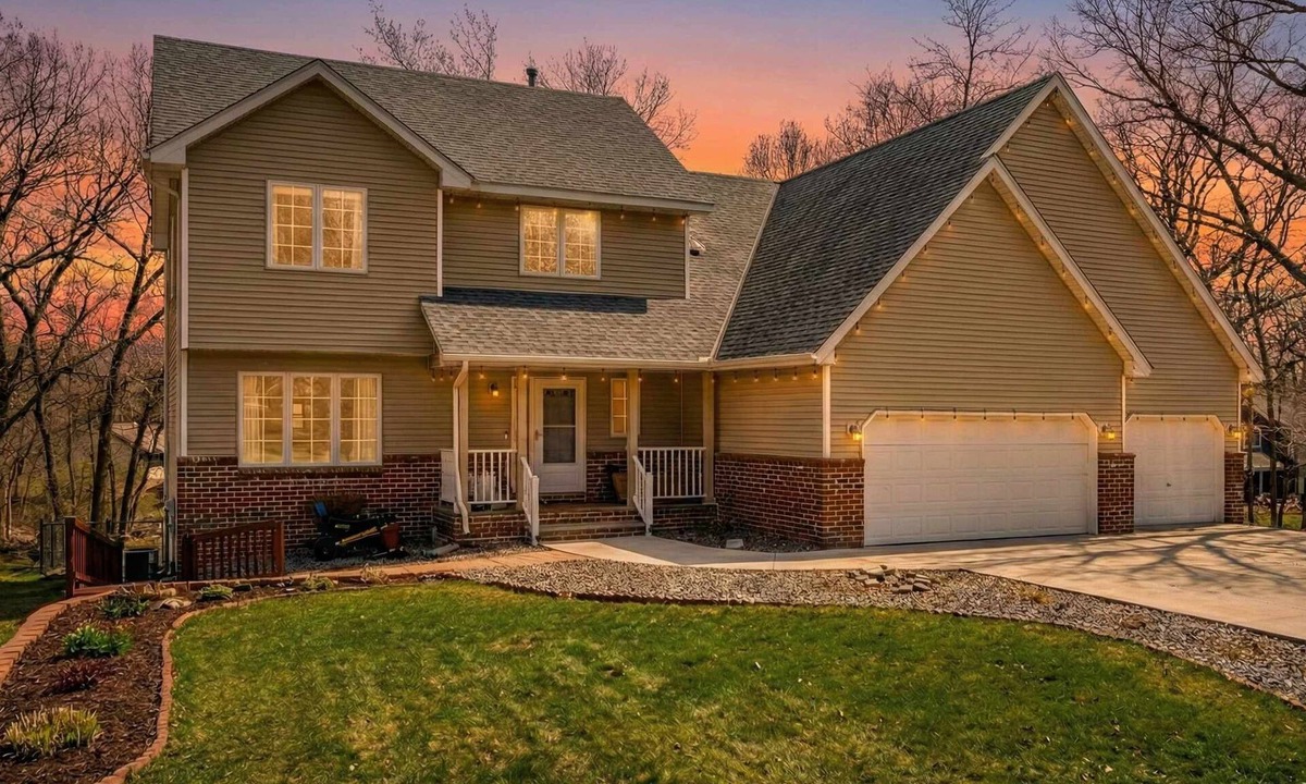 North Saint Paul Apartment | ‼️Chic Basement Getaway w/AC & Fire Pit
