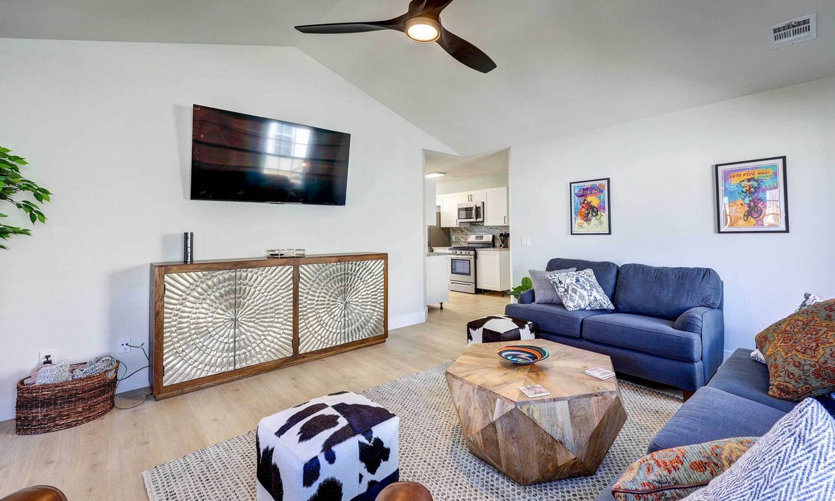 Bentonville House | Chic Bentonville Home w/Patio & Fire Pit!