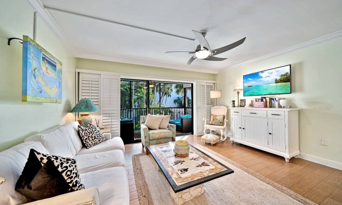 Captiva Condo | Chic Captiva Villa Residence with Great Amenities