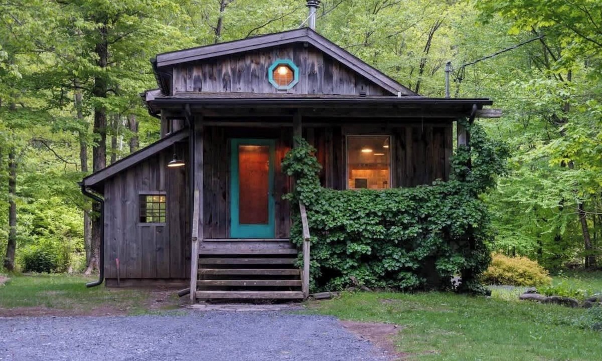 Lanesville Cabin | Chic Catskills Cabin with Hot Tub and Fire Pit