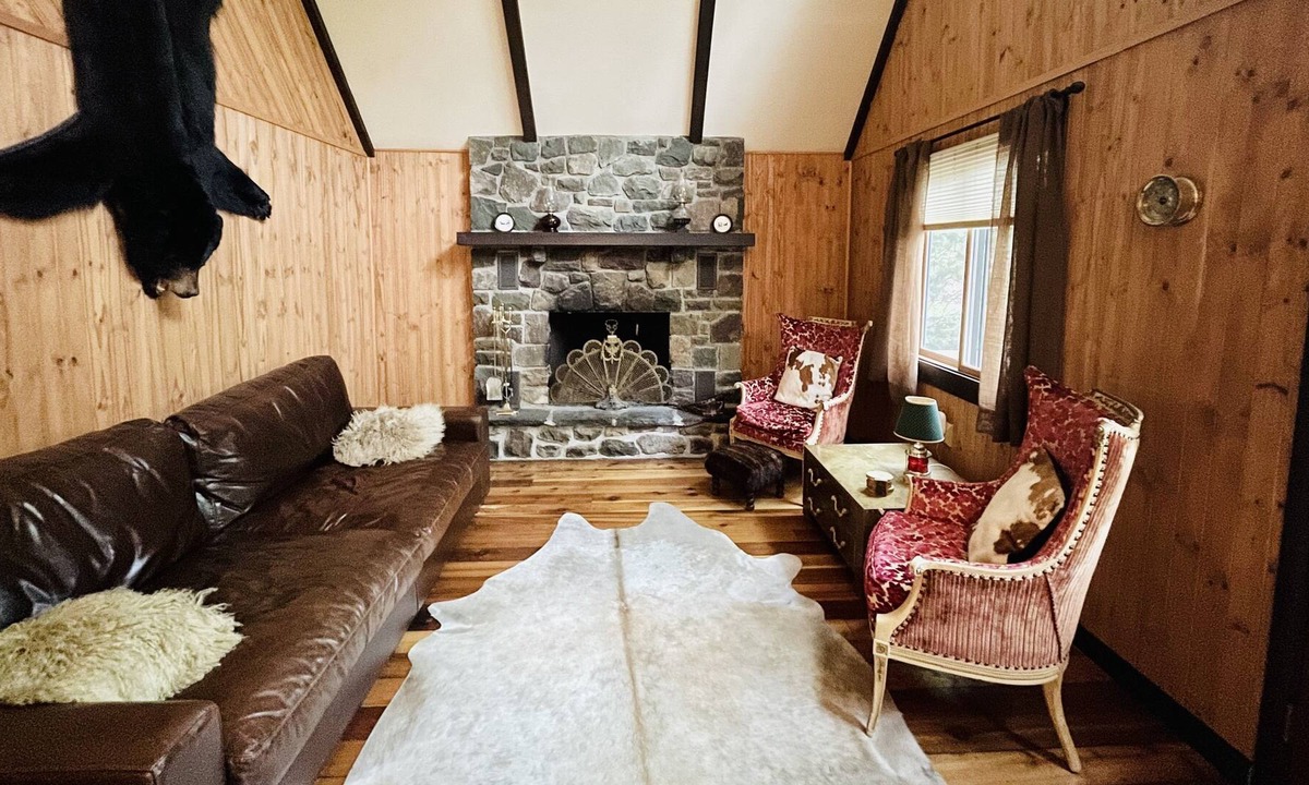 Pocono Pines Ski Chalet | Chic Chalet in the Poconos!