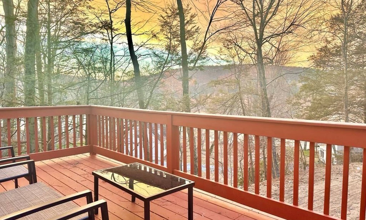 Montague Ski Chalet | ★Chic Chalet River Views & Access★