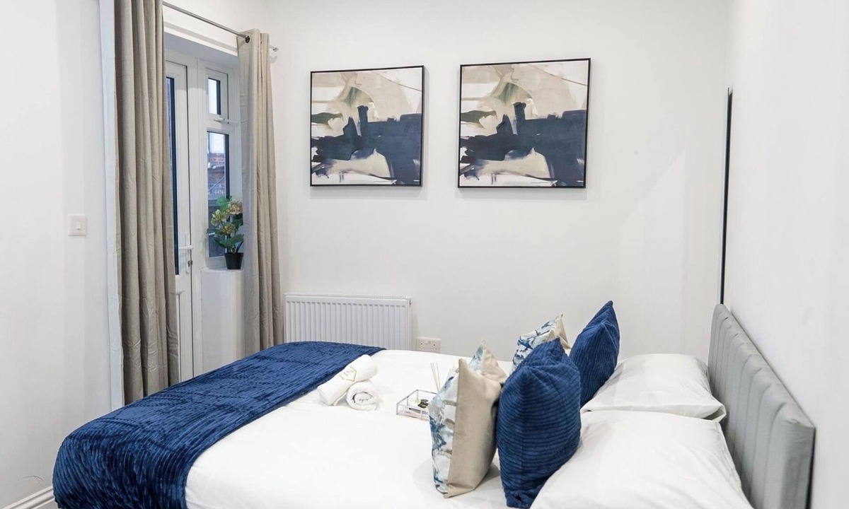 Wallington Apartment | Chic City Apartment in Wallington