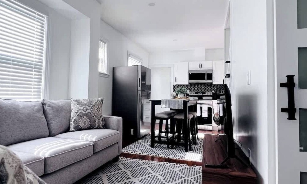 Riverside House | Chic City Guesthouse Getaway