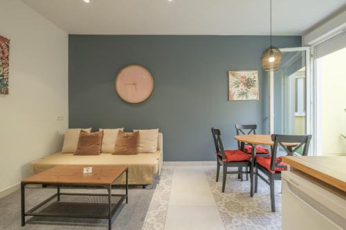 La Petxina Apartment | Chic & Comfortable Apartment, Private Terrace