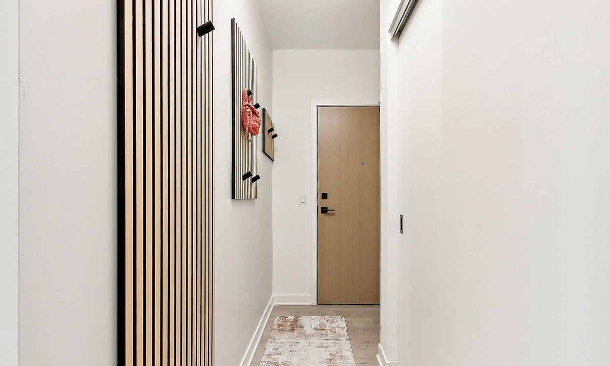 The Queensway Condo | Chic Condo in Prime Location – Stylish Stay with Easy Access to Everything!