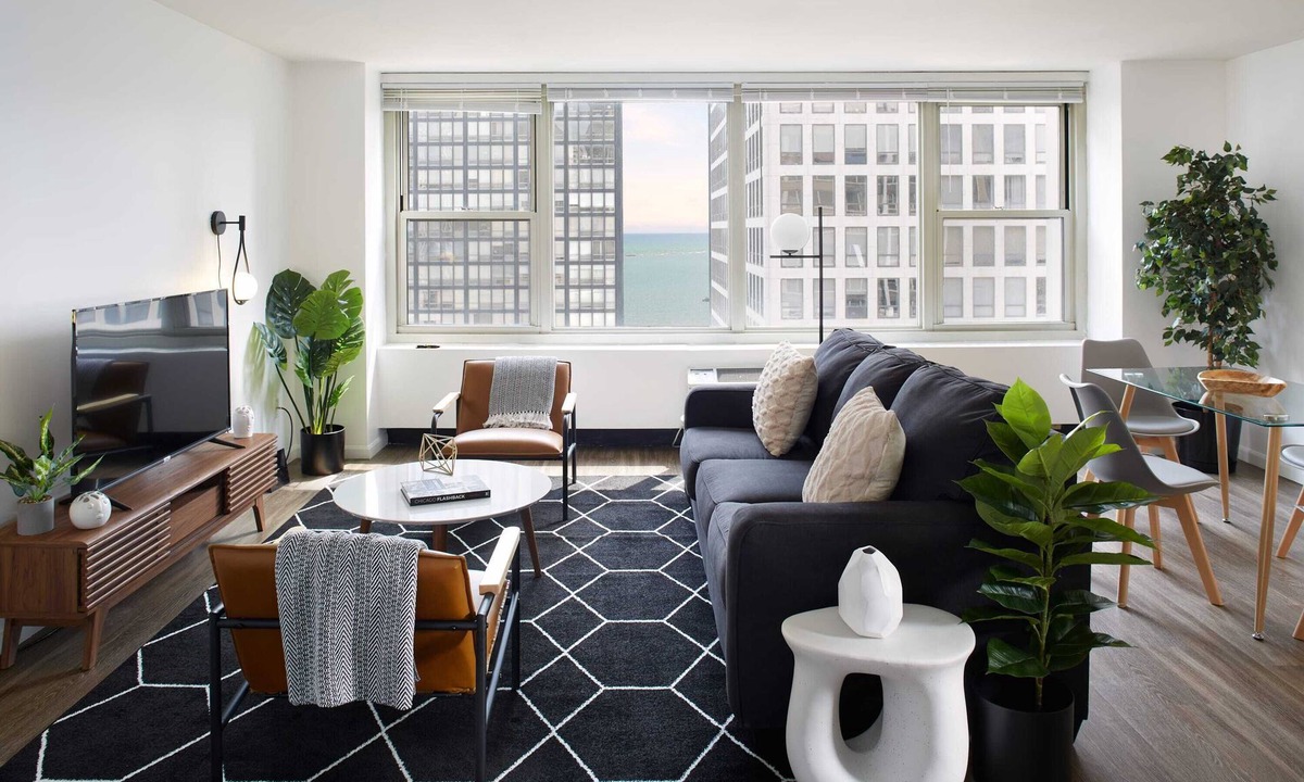 Streeterville Apartment | Chic Corner 2BR in Streeterville | Roof Deck | Lake Views