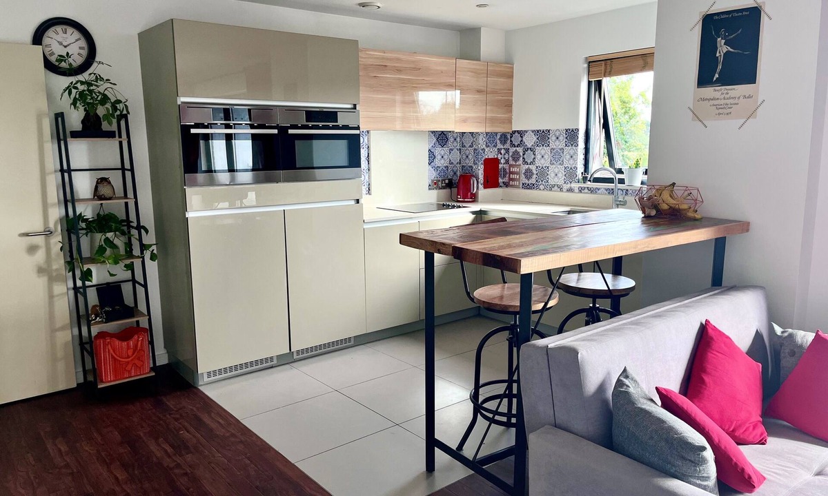 Sudbury Apartment | Chic & Cosy Flat with a View