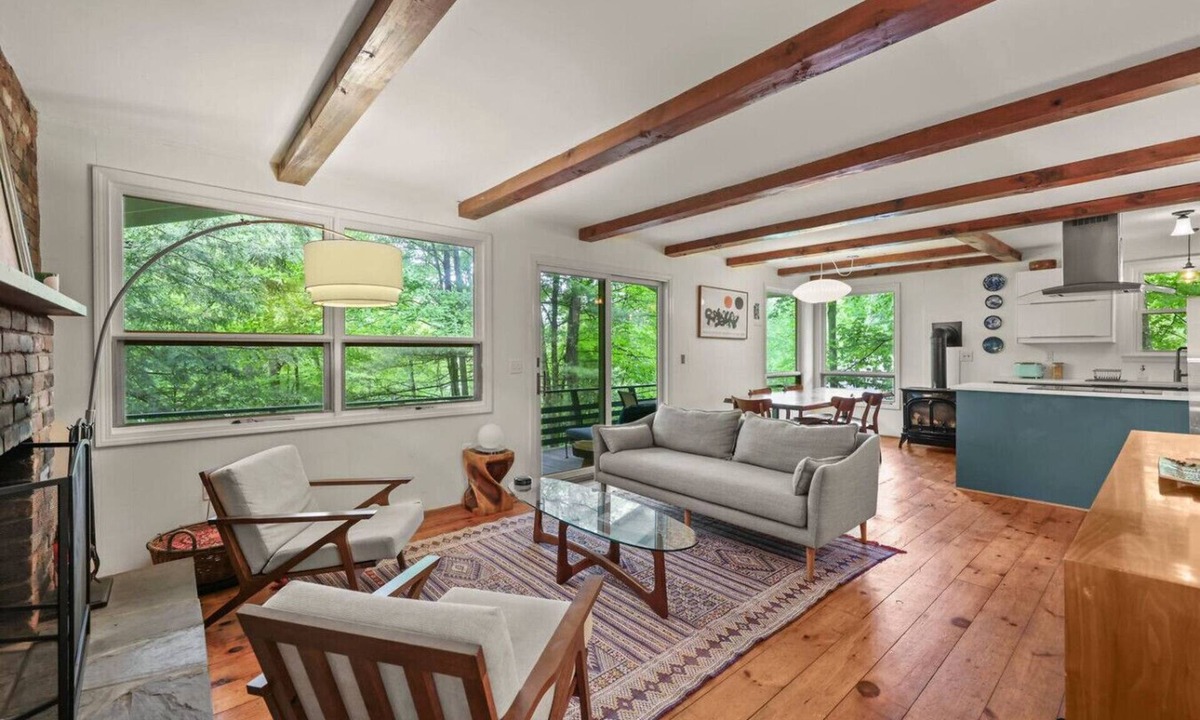 Richmond Cottage | Chic Cottage at Richmond Pond