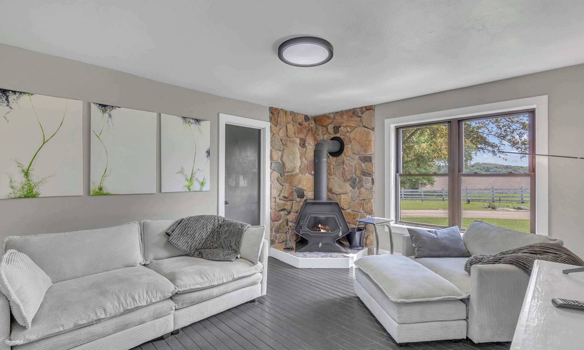 Portage House | Chic Country Home w/Sprawling Acreage