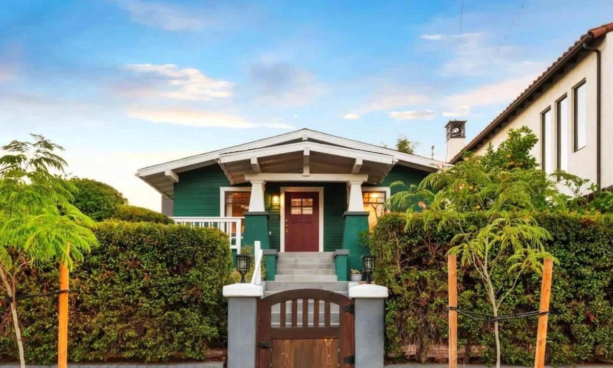South Park House | Chic & Cozy 2BR Home Walkable Central Spot